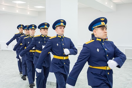 Канал БСТ рассказал о вручении дипломов молодым лейтенантам УГАТУ
