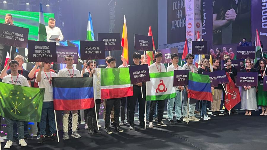 Студенты УУНиТ пишут «Код мира» в столице Чечни