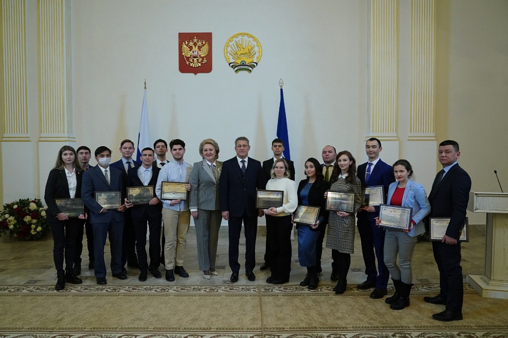 Глава республики вручил награды молодым ученым УГАТУ
