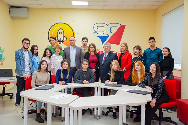 Подарок студентам к Дню России: в УГАТУ открылась лаборатория стартапов