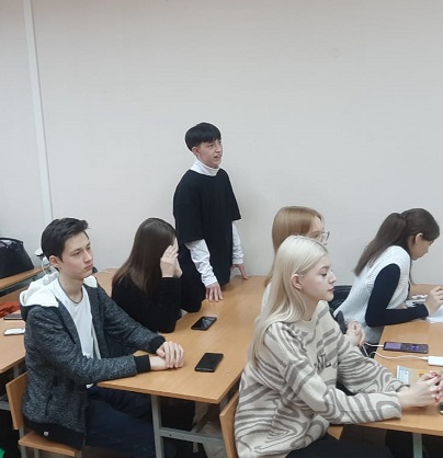 Студенты колледжа празднуют День Конституции РФ