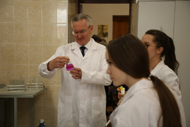 Свыше двух тысяч наставников Уфимского университета открывают студентам мир науки