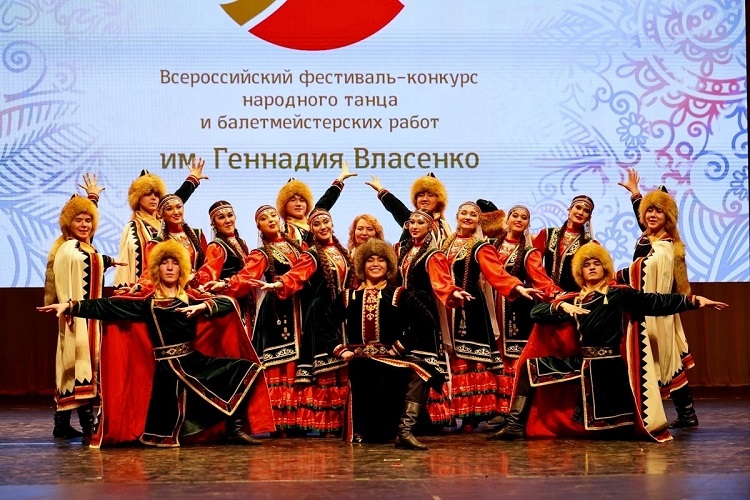Народный ансамбль танца «Айтуган» завоевал два престижных диплома на Всероссийском фестивале имени Г. Власенко