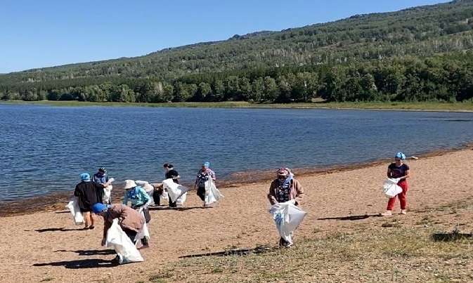 Эковолонтеры Сибайского филиала  очистили берег озера Талкас