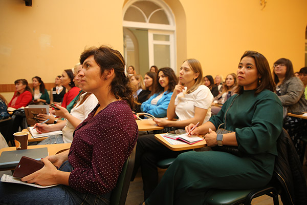 Более 200 педагогов иностранных языков приняли участие в Республиканской конференции