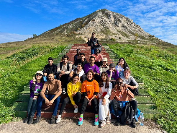 Первокурсники Уфимского университета покорили гору Торатау