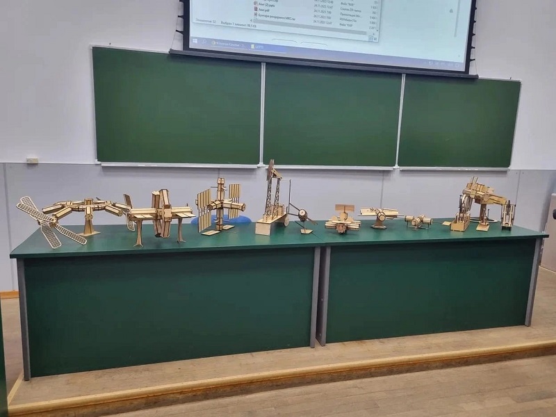 В Уфимском университете школьники разработали проекты космических станций