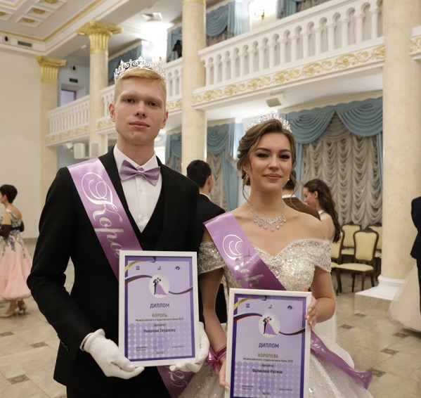 Королем межвузовского студенческого бала стал студент Уфимского университета Николай Глушков