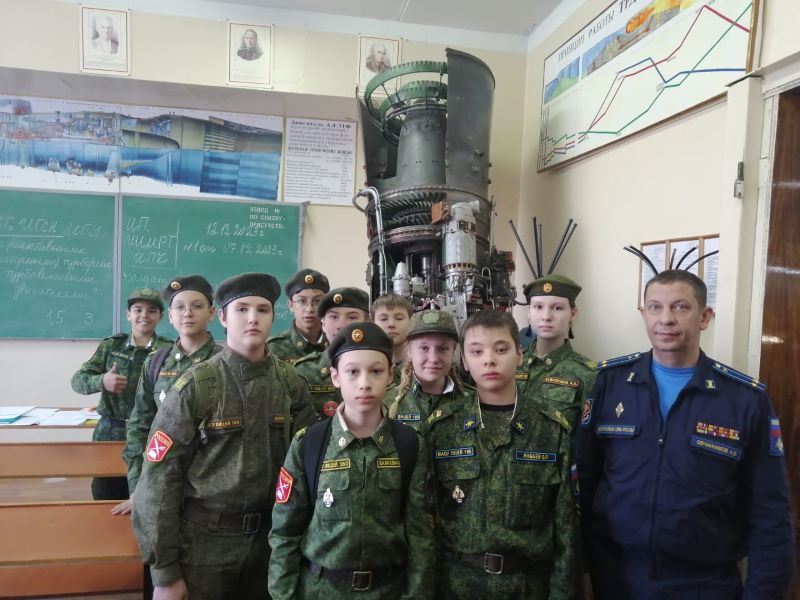 Уфимские школьники посетили Военный учебный центр УУНиТ