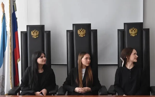 35 школьников Уфы стали участниками первой экскурсии проекта «Уфа юридическая»