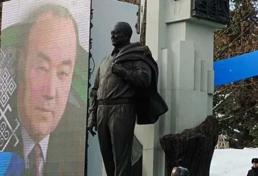 Ректор УУНиТ Вадим Захаров принял участие в открытии памятника первому Президенту Башкортостана