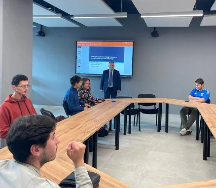 Учёный-историк УУНиТ выступил с открытой лекцией в Межвузовском студенческом кампусе