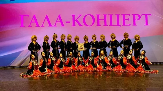 Ансамбль танца «Айтуган» на сцене Кремля