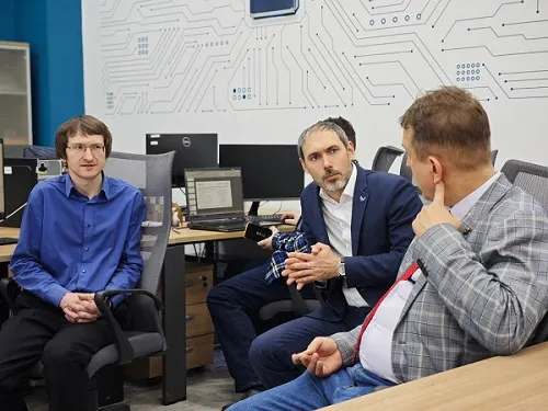 Вице-президент Международной комиссии по оптике (ICO) Андрей Наумов посетил научные лаборатории УУНиТ