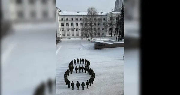 8 Марта в цвете хаки: флешмоб от студентов Военного учебного центра при УУНиТ