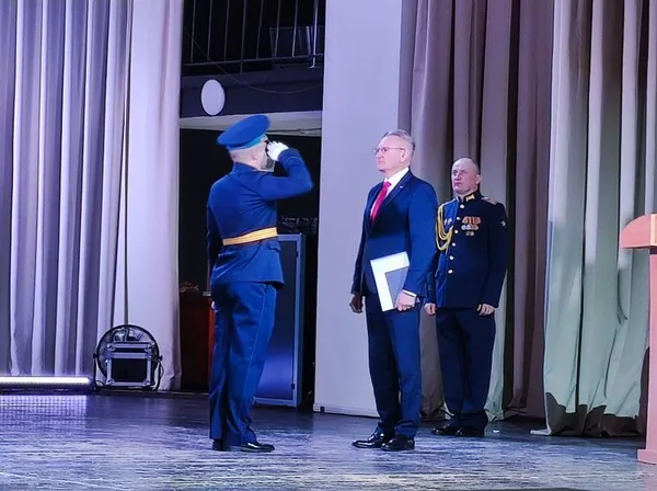 Лейтенантские звездочки засияли на погонах выпускников Военного учебного центра при УУНиТ