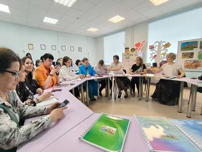 Представители ФБФВиЖ провели семинар для учителей школы с многоязычным уклоном