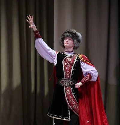 Хорошим подарком к  Международному дню танца коллективу «Йәшлек» УУНиТ стал Гран-при конкурса