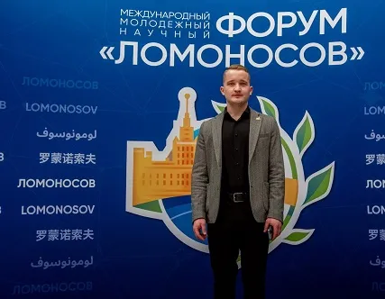 Представитель Уфимского университета получил диплом из рук ректора МГУ Виктора Садовничего