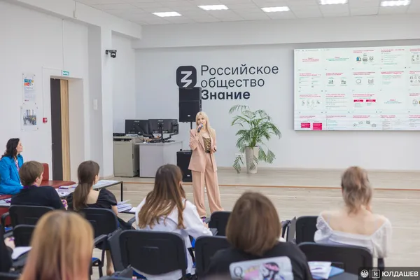 «Будь круче, чем учебник»: двухдневный интенсив для молодых преподавателей УУНиТ
