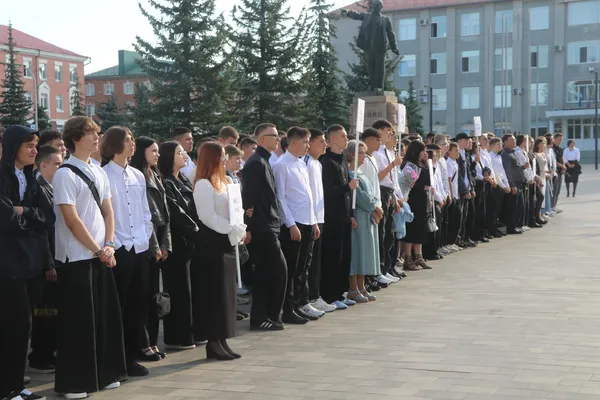 Во всех филиалах Уфимского университета прошли первосентябрьские линейки