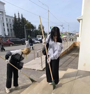 Субботники в УУНиТ – отличный повод для совместной работы и хорошего настроения