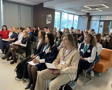 Встреча для активистов Уфимского городского совета старшеклассников в УУНиТ: как выбрать профессию и построить карьеру