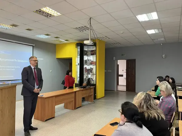 Лектор общества «Знание» познакомил сотрудников и студентов УУНиТ с льготами и налоговыми вычетами
