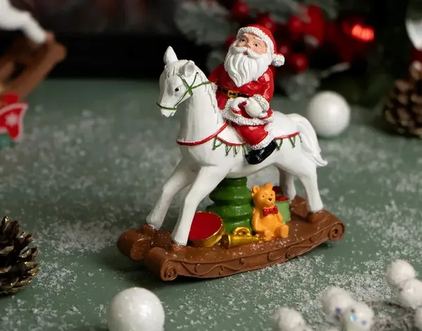 Новый год к нам мчится: детей сотрудников ждут подарки и праздничный утренник