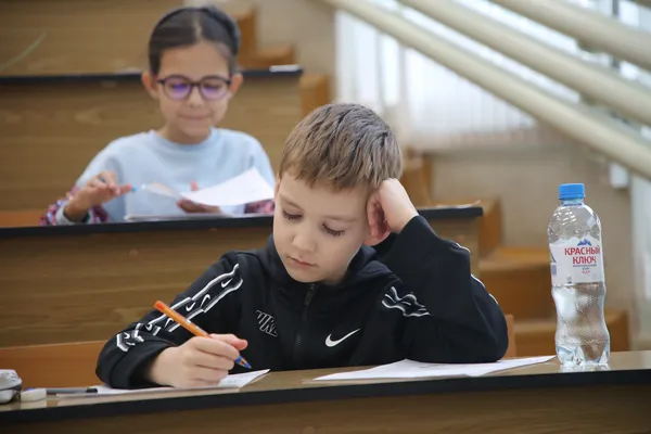 В Уфимском университете прошла олимпиада «Дважды Два» по математике