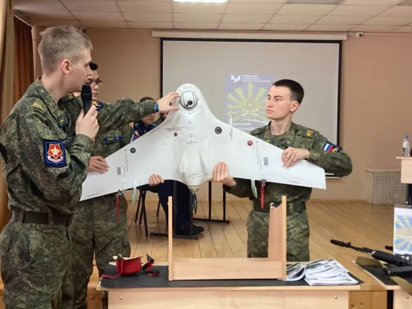 Военный учебный центр при УУНиТ знакомит школьников с военной подготовкой в вузе