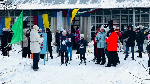 Смену времен года УУНиТ отметил праздником лыжного спорта