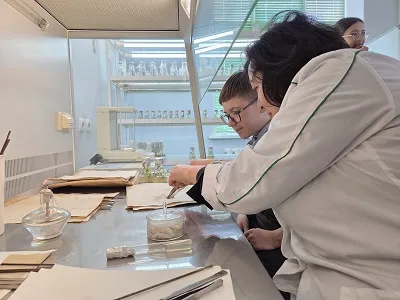 Обед для растений и дегустация меда: необычный день в мире науки для школьников