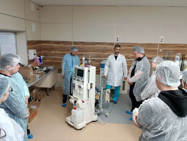 Студенты Уфимского университета посетили холдинг ООО «Лаборатория гемодиализа»