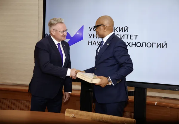 Чак-чак, курай и высокие технологии: посол Сьерра-Леоне оценил потенциал и гостеприимство башкирского вуза