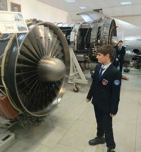 От двигателей до гоночных болидов: в УУНиТ прошло первое занятие «Космических классов»
