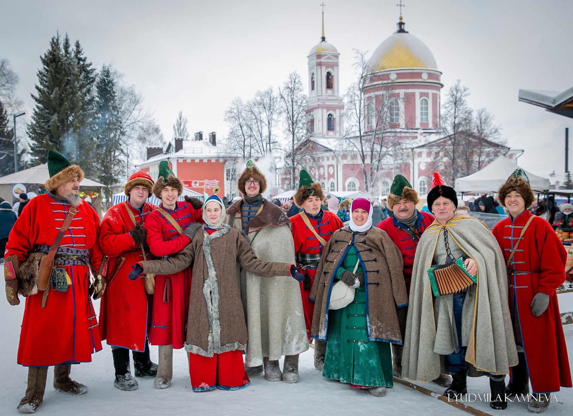 УУНиТ | «Бирские стрельцы» Уфимского университета на Рождество открыли  гастрономический фестиваль