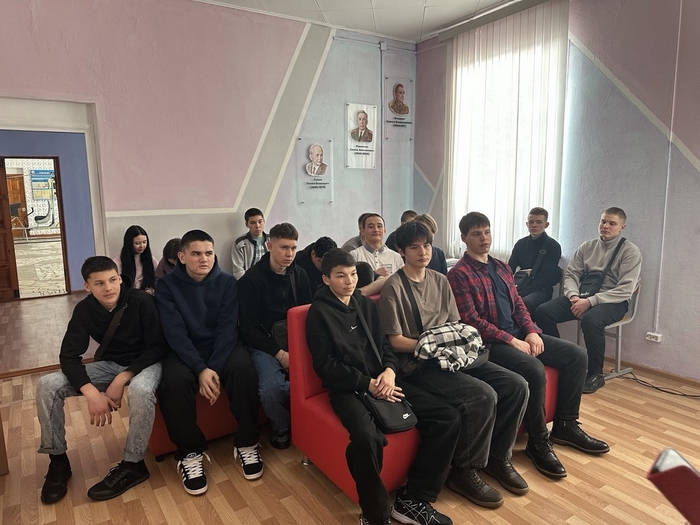 Сегодня в стенах нашего колледжа состоялось важное патриотическое событие 🎖️, посвященное двум трагическим страницам истории человечества: снятию блокады Ленинграда ⭐ и Дню памяти жертв Холокоста