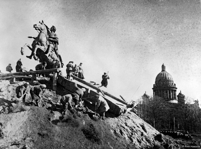 8 сентября 1941 года началась блокада Ленинграда. Она длилась 872 дня❕