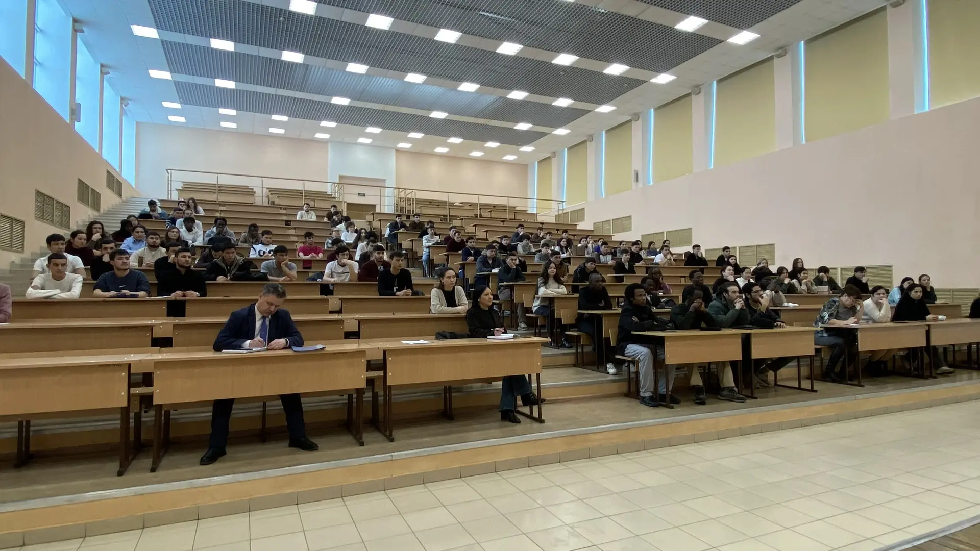 Социализация и информирование иностранных студентов о правилах пребывания в России