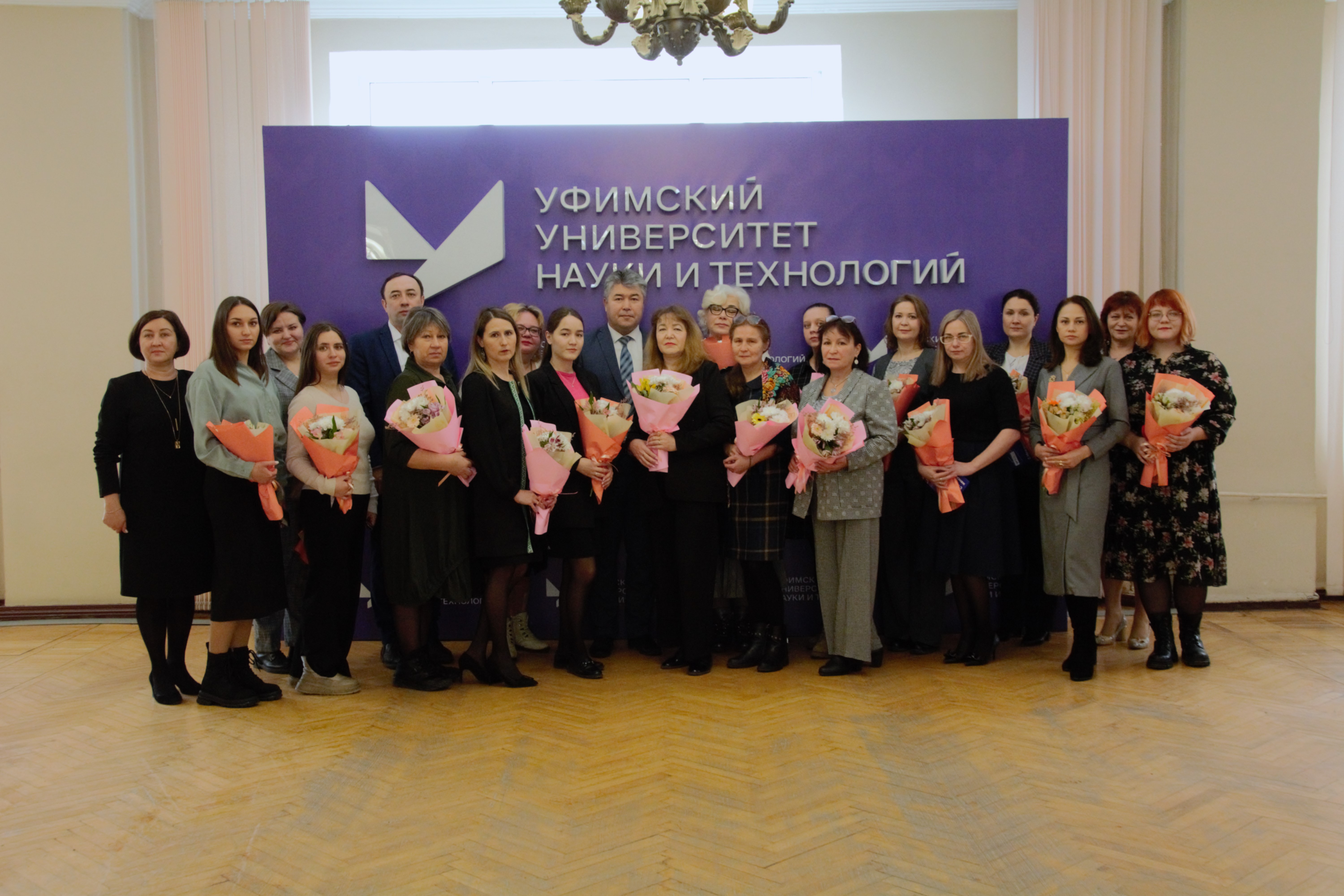 Во встрече принял участие и Айнур Хужахметов, председатель первичной профсоюзной организации УУНиТ