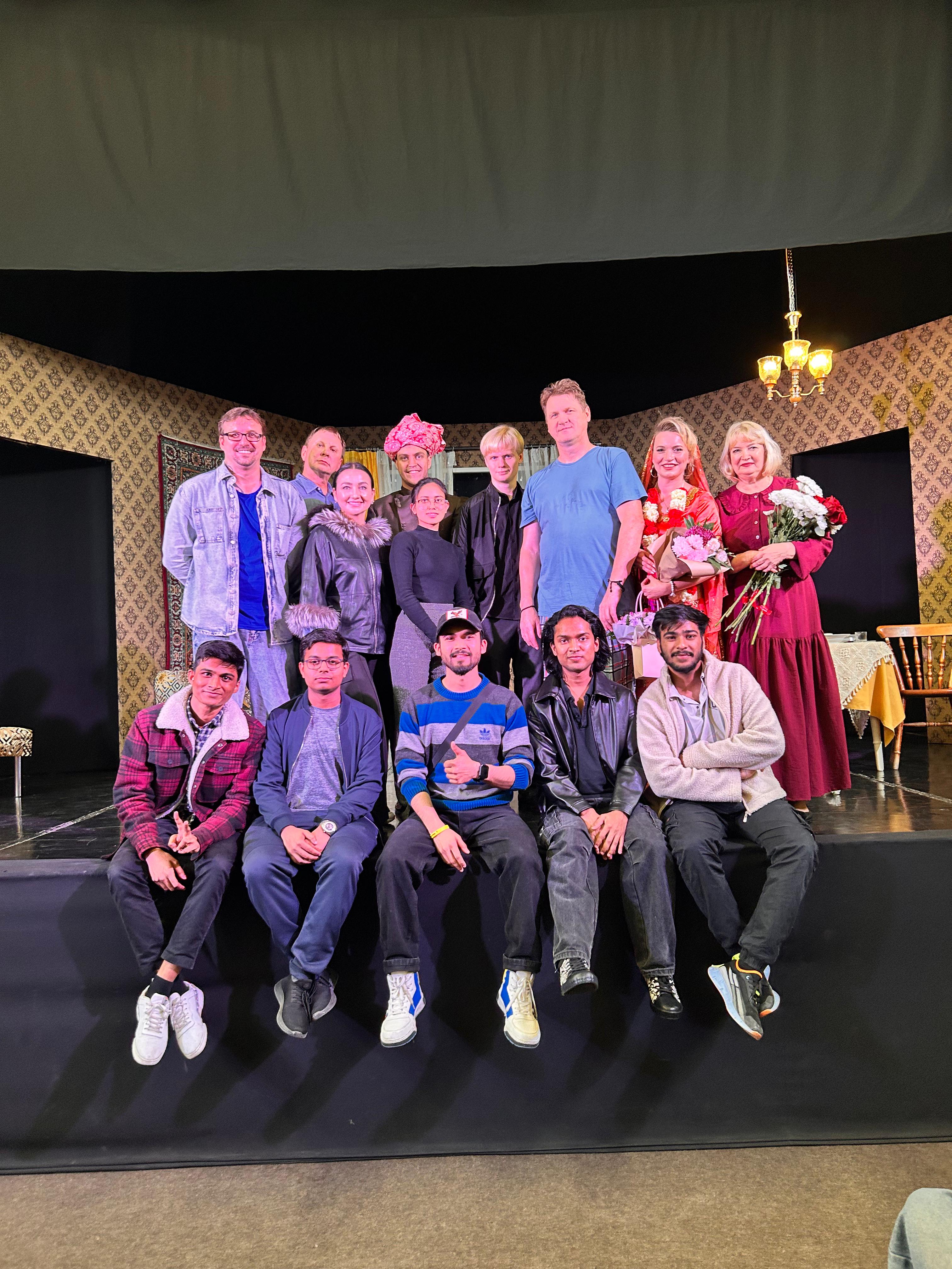 Иностранные студенты УУНИТ из Индии посетили театр