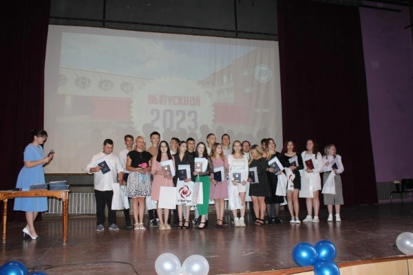 Выпускникам УАТ вручили дипломы